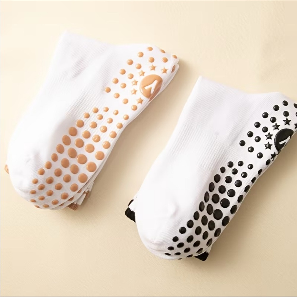 Pilates Grip Socks – 3 Pairs Set - Picture 5 of 5